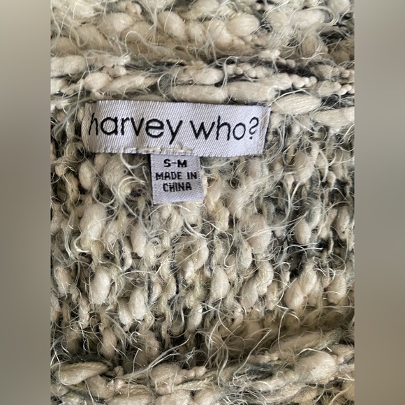 💥 SALE💥 Harvey Who? Oversized jumper - Picture 4 of 6